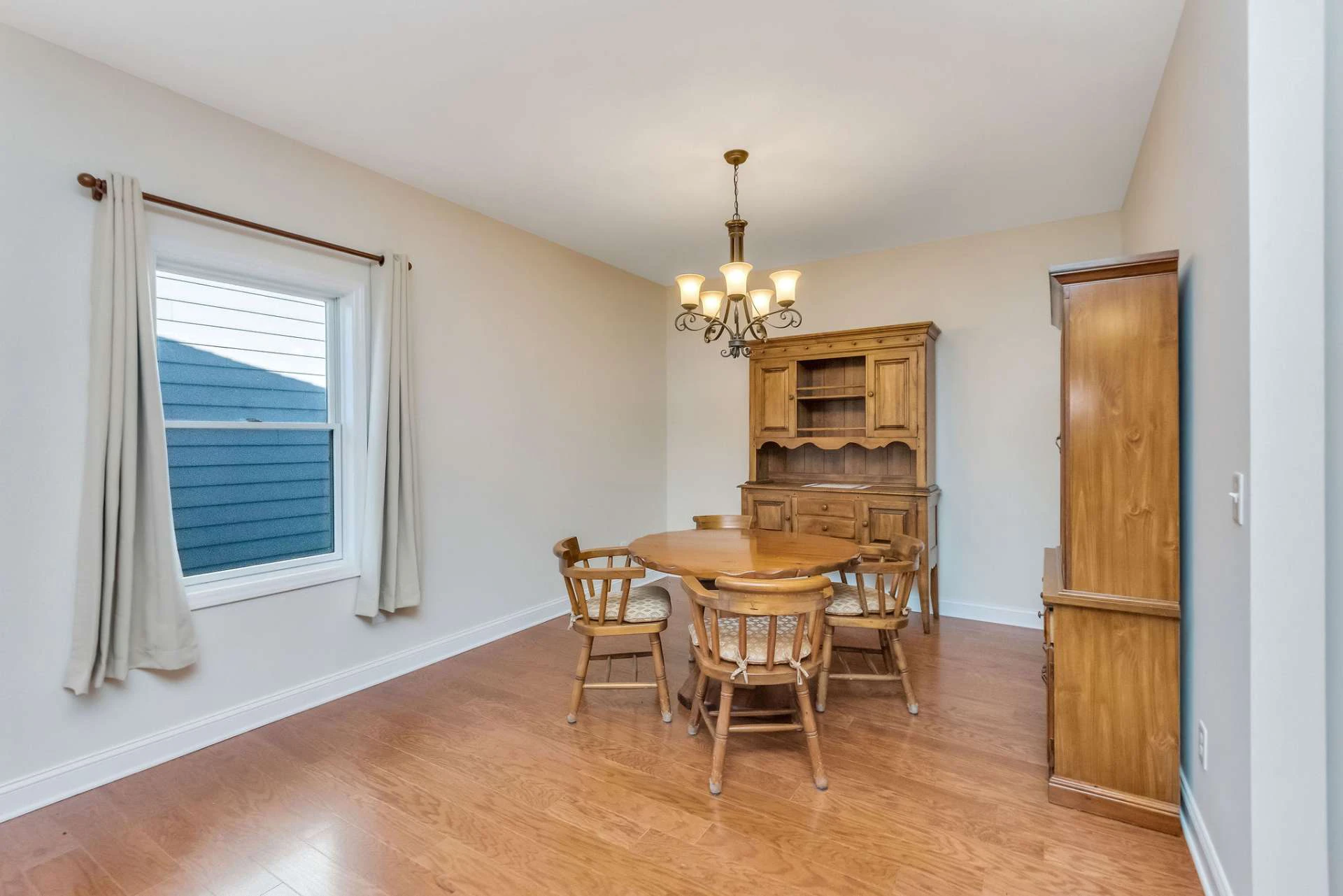 Image number 5 for the current listing