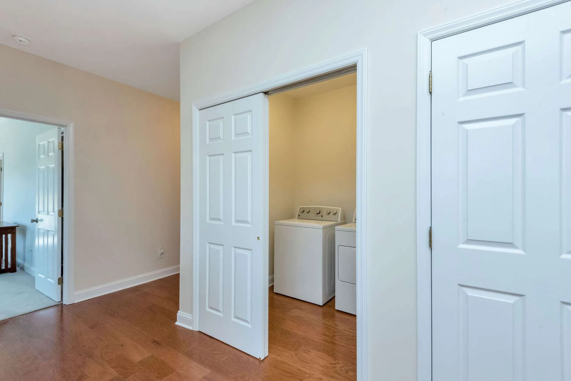 Image number 6 for the current listing
