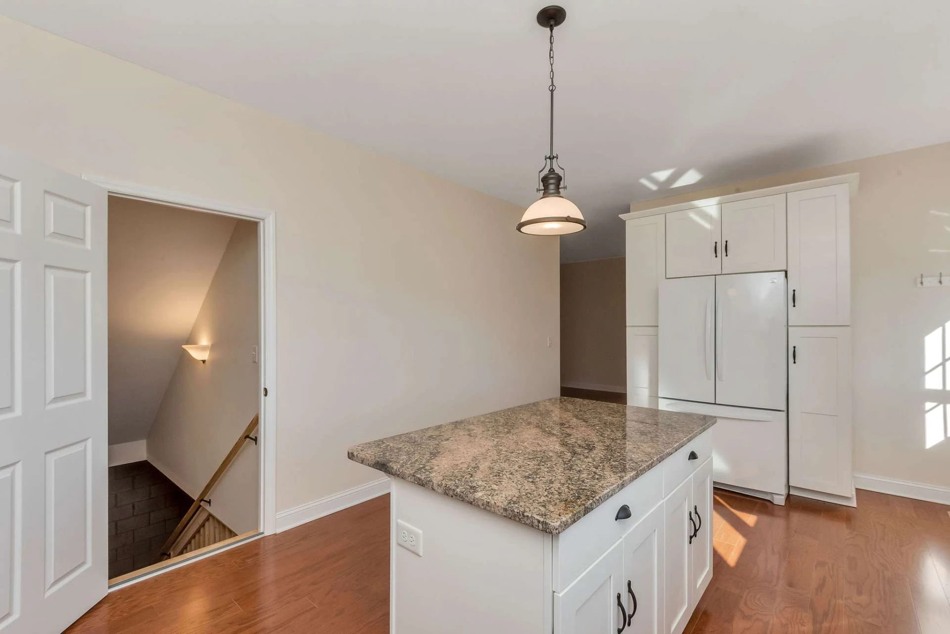 Image number 2 for the current listing
