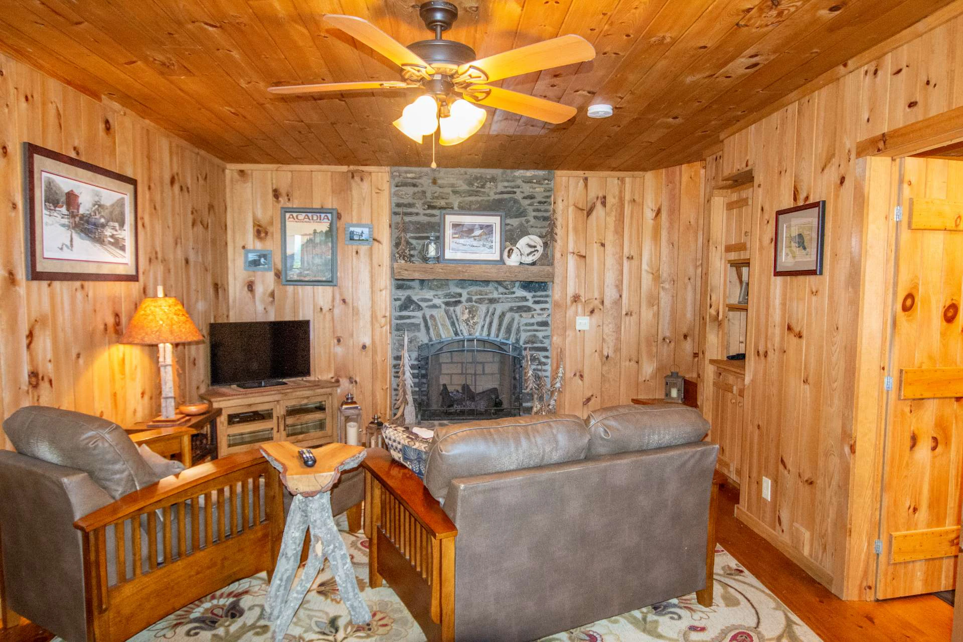 Image number 13 for the current listing