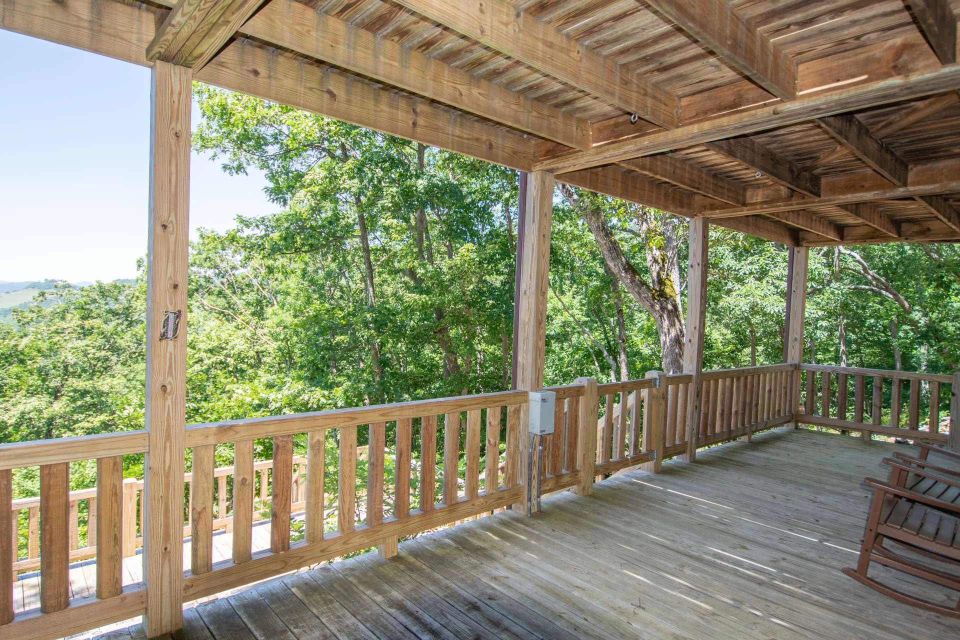 Image number 15 for the current listing