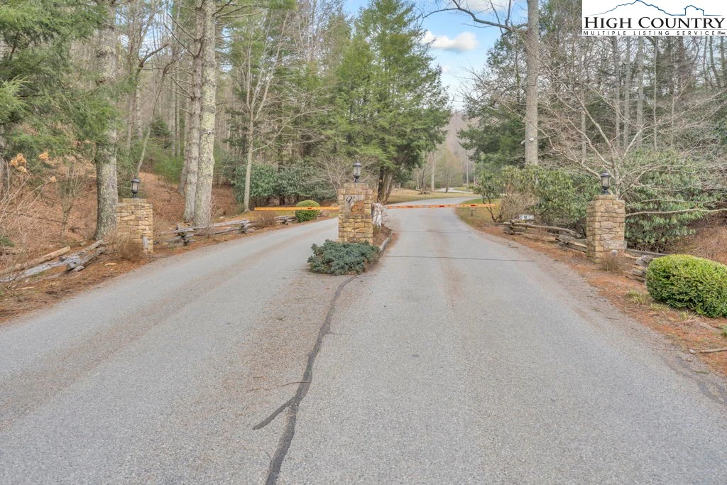 Image number 15 for the current listing