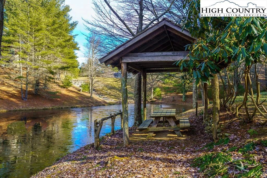 Image number 13 for the current listing