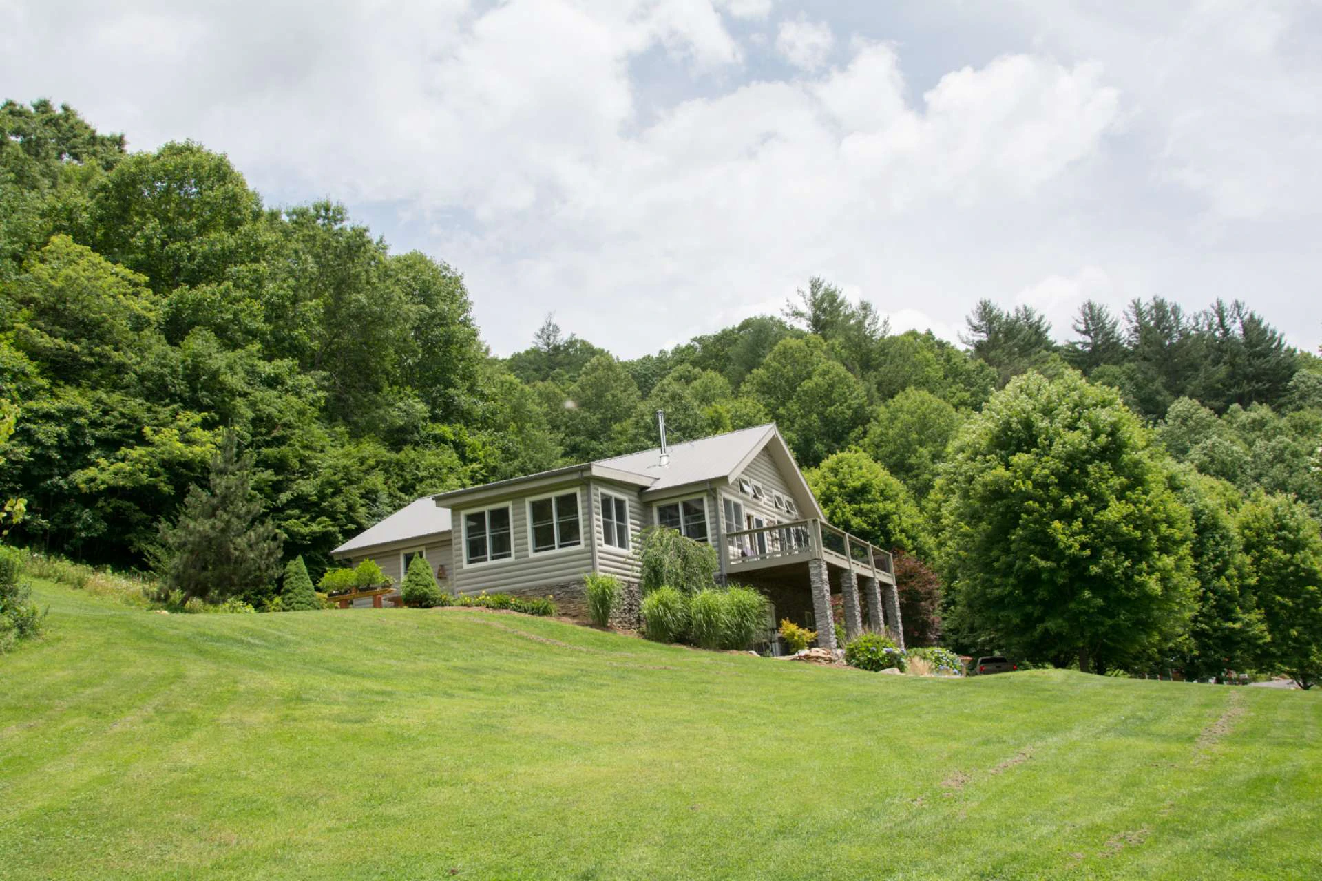 Image number 16 for the current listing