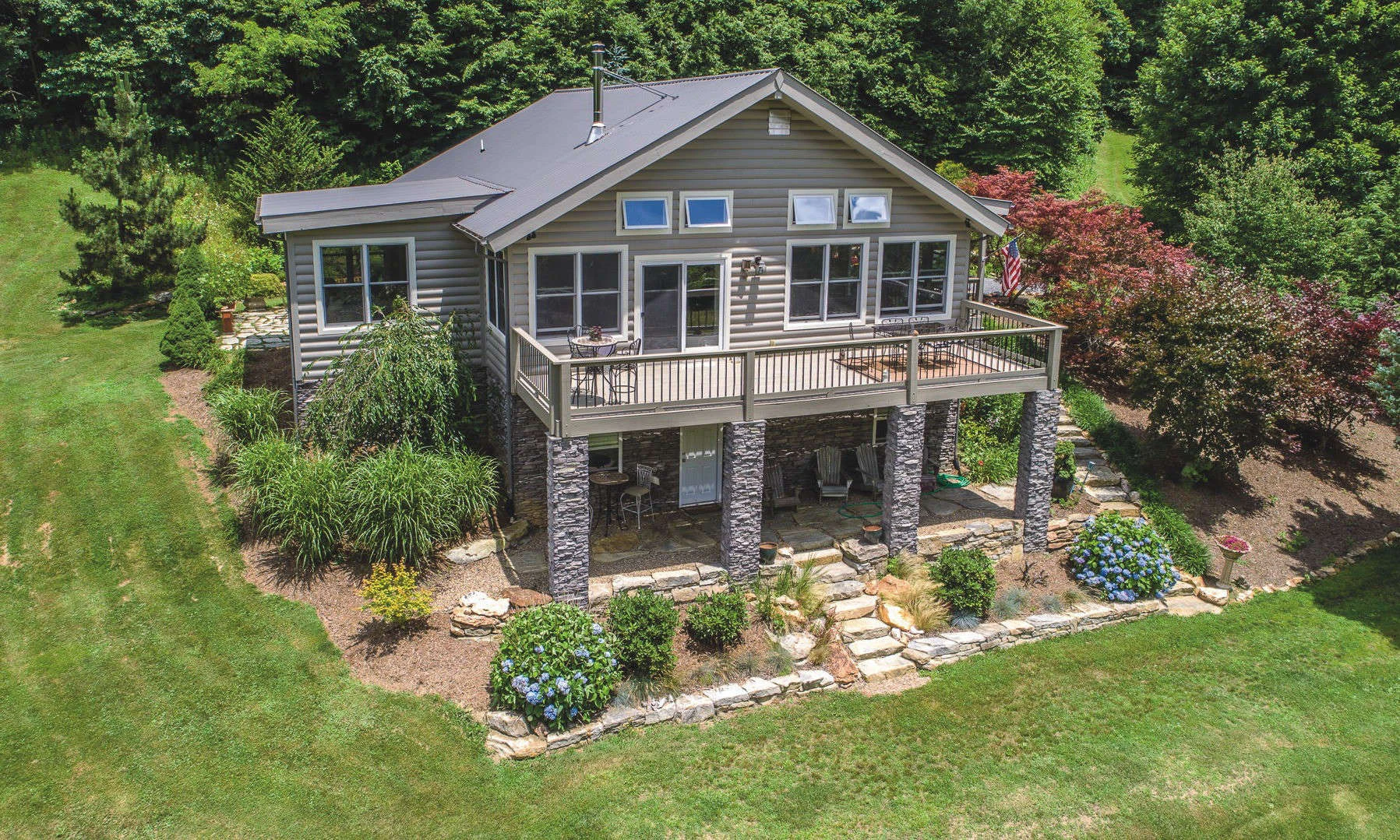 Image number 1 for the current listing