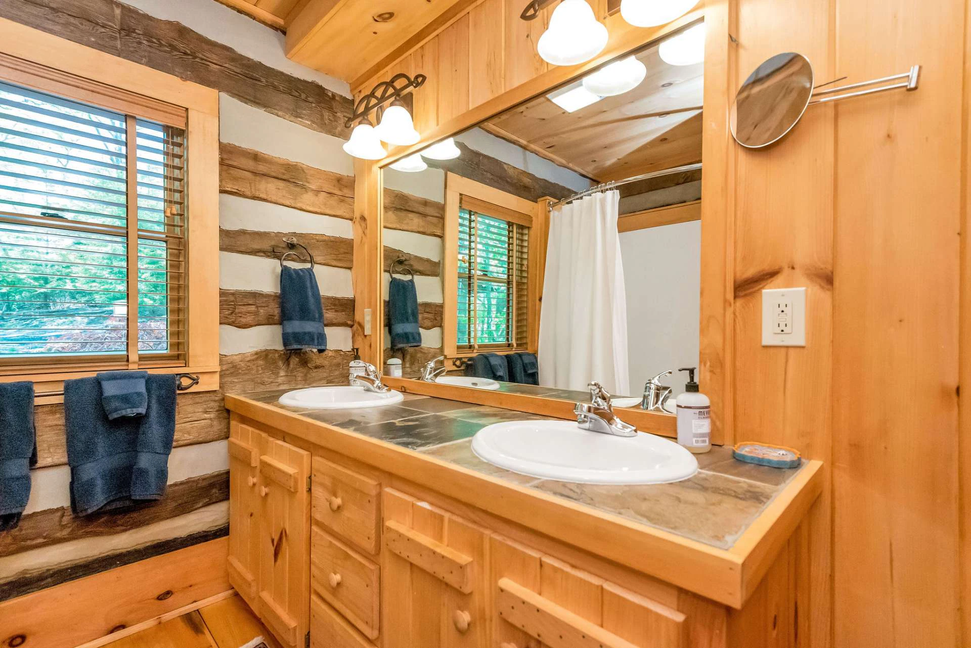 Image number 3 for the current listing