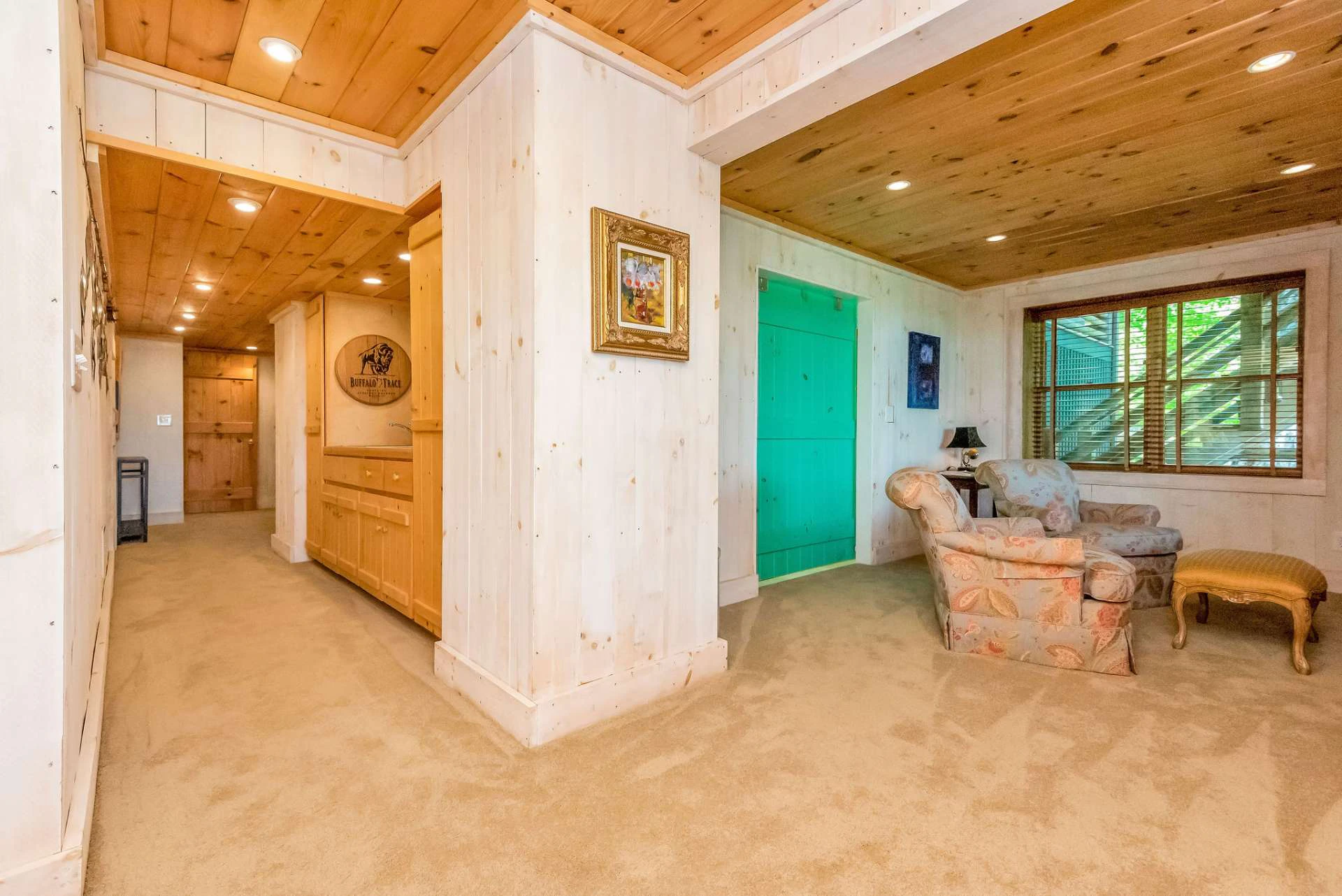 Image number 19 for the current listing