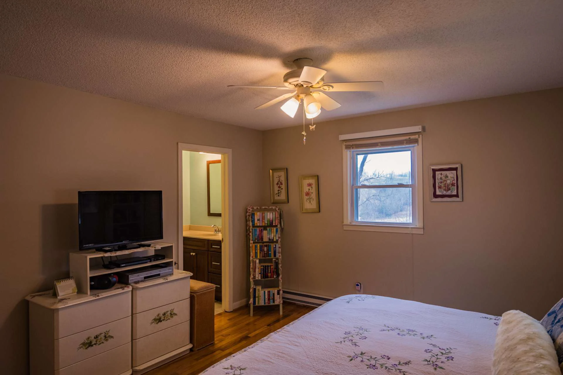 Image number 11 for the current listing