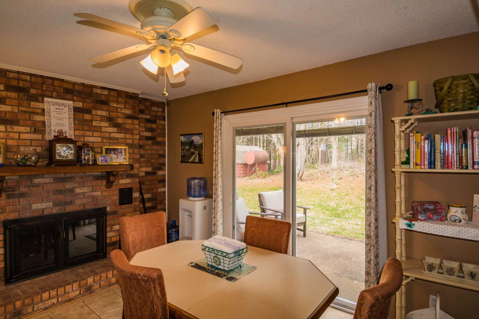 Image number 13 for the current listing
