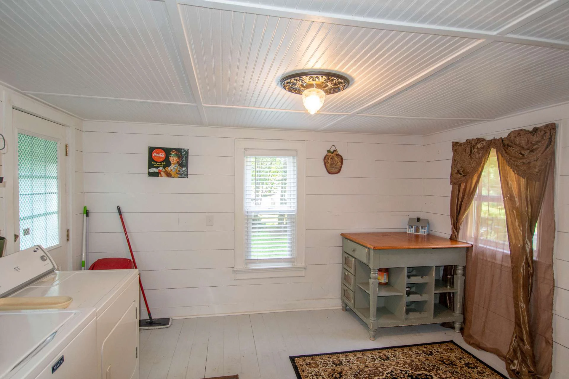 Image number 15 for the current listing