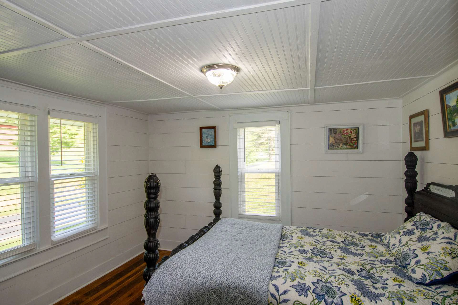 Image number 11 for the current listing