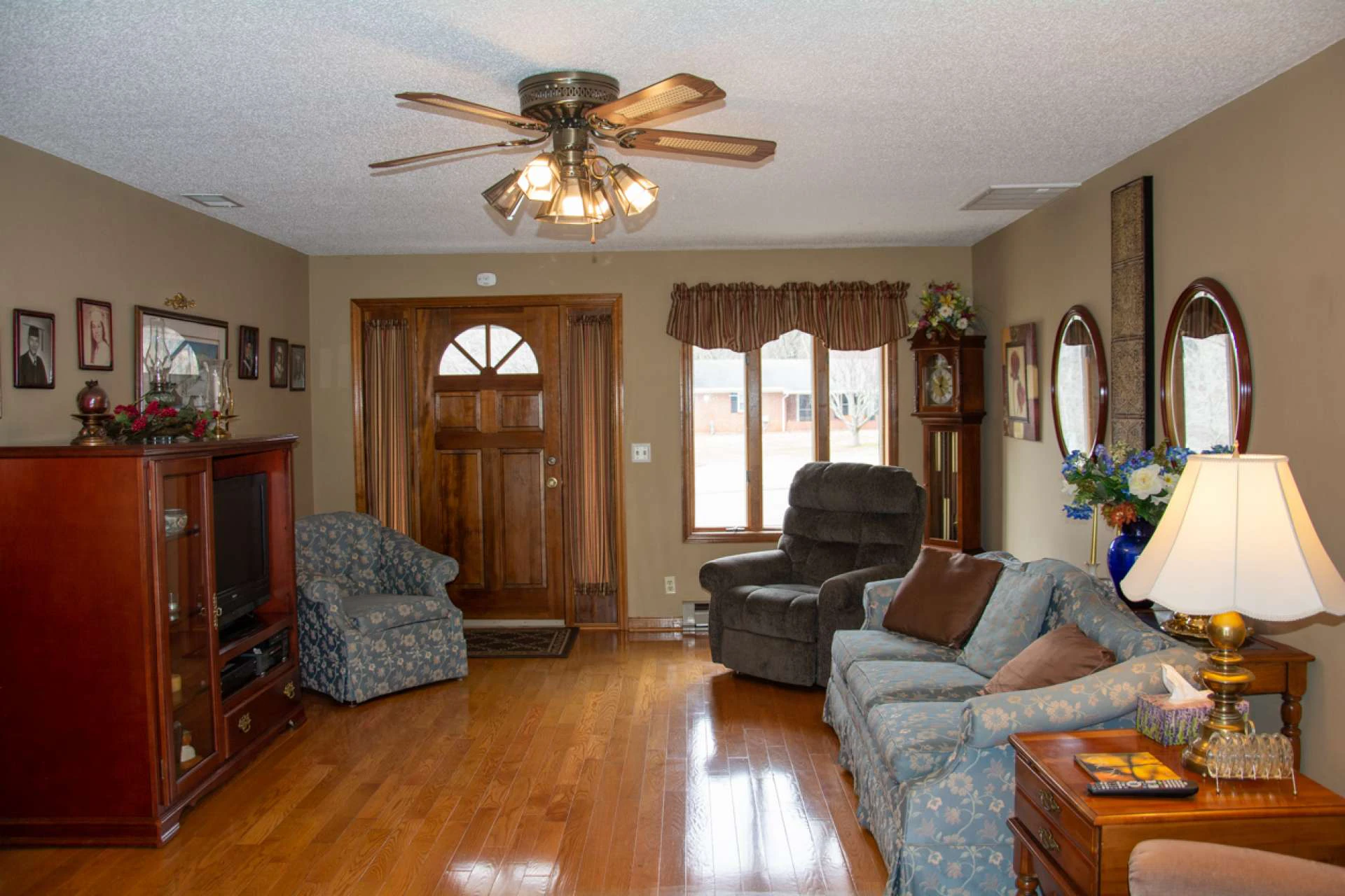 Image number 20 for the current listing