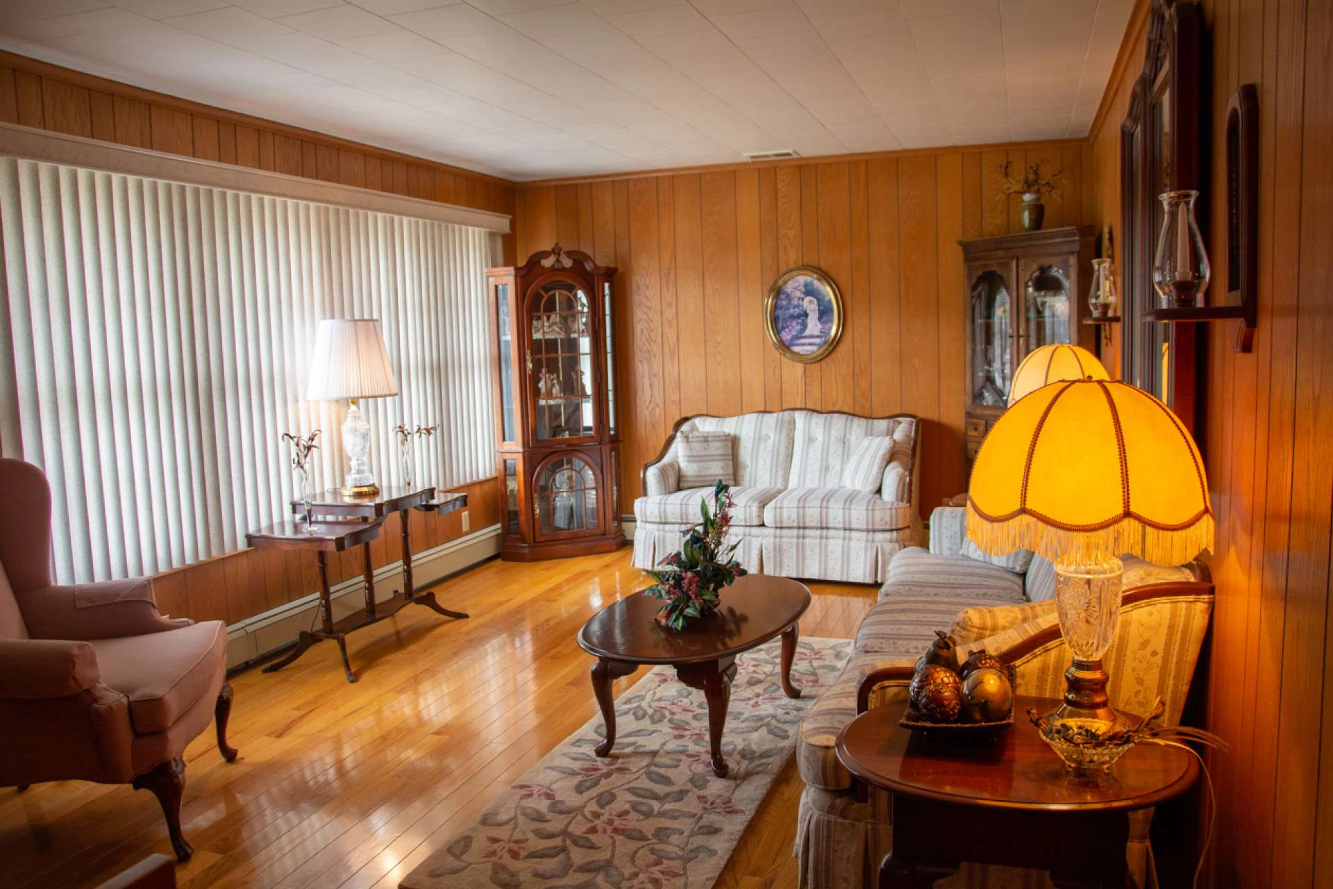 Image number 19 for the current listing