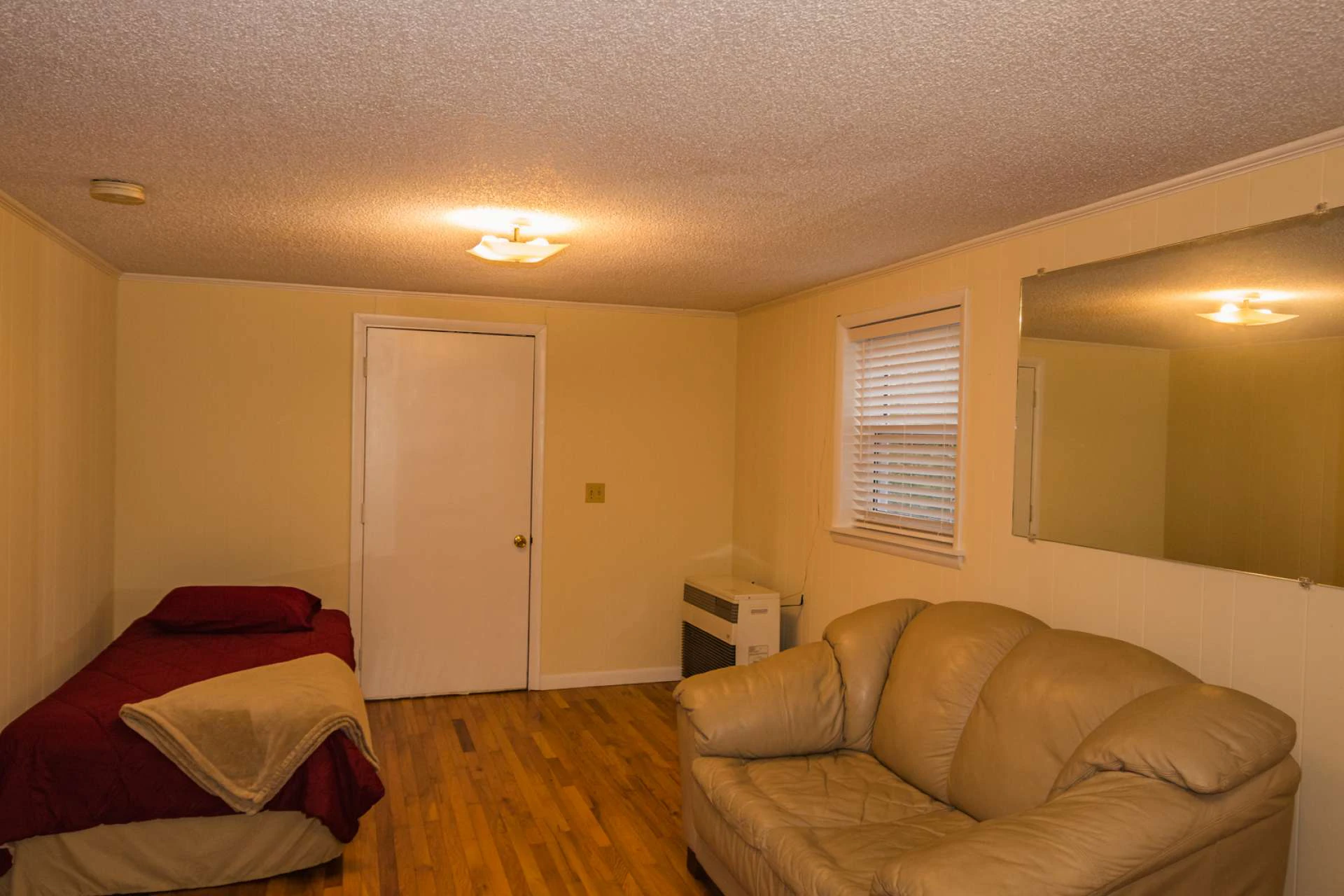 Image number 11 for the current listing