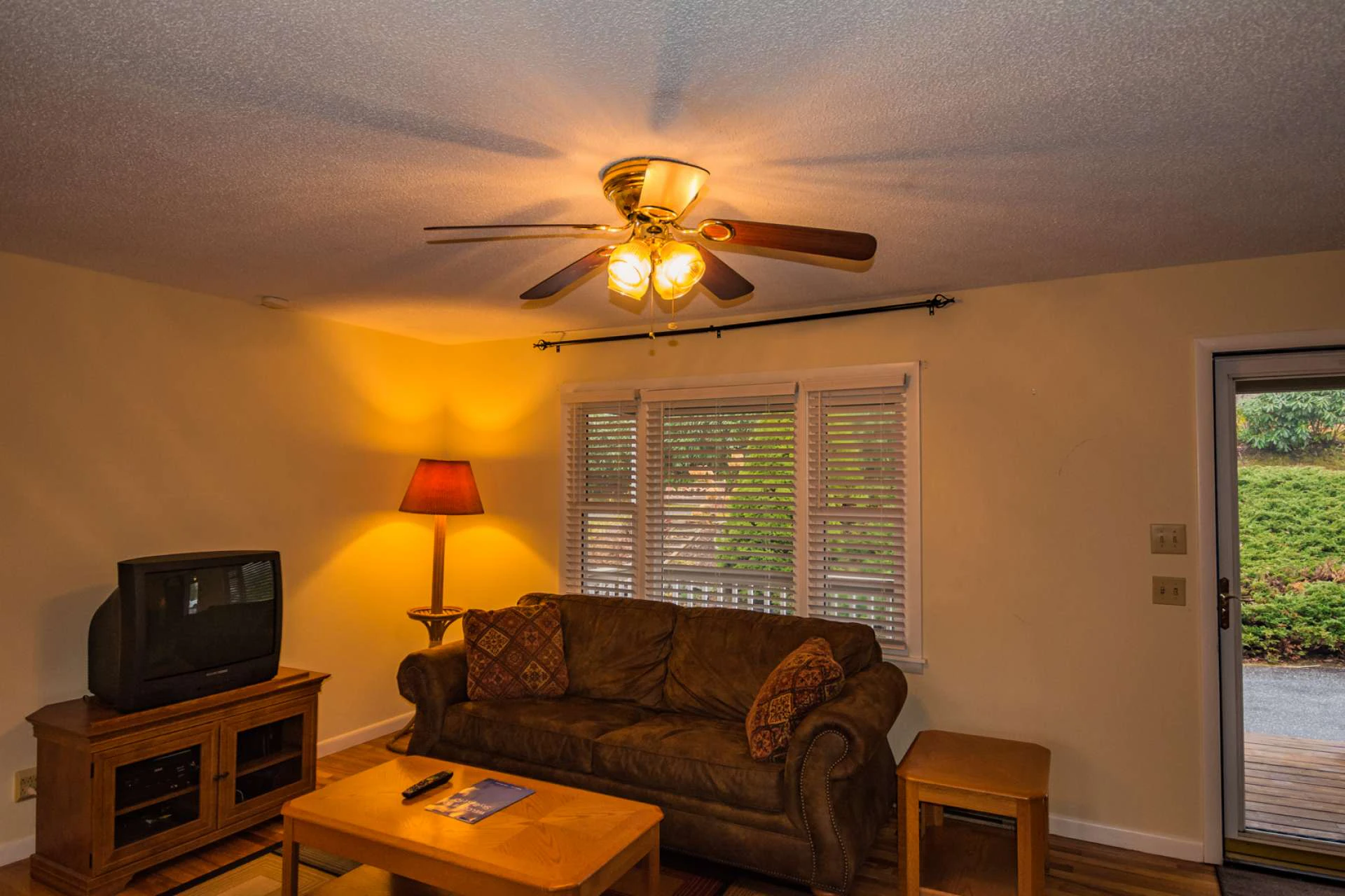 Image number 3 for the current listing