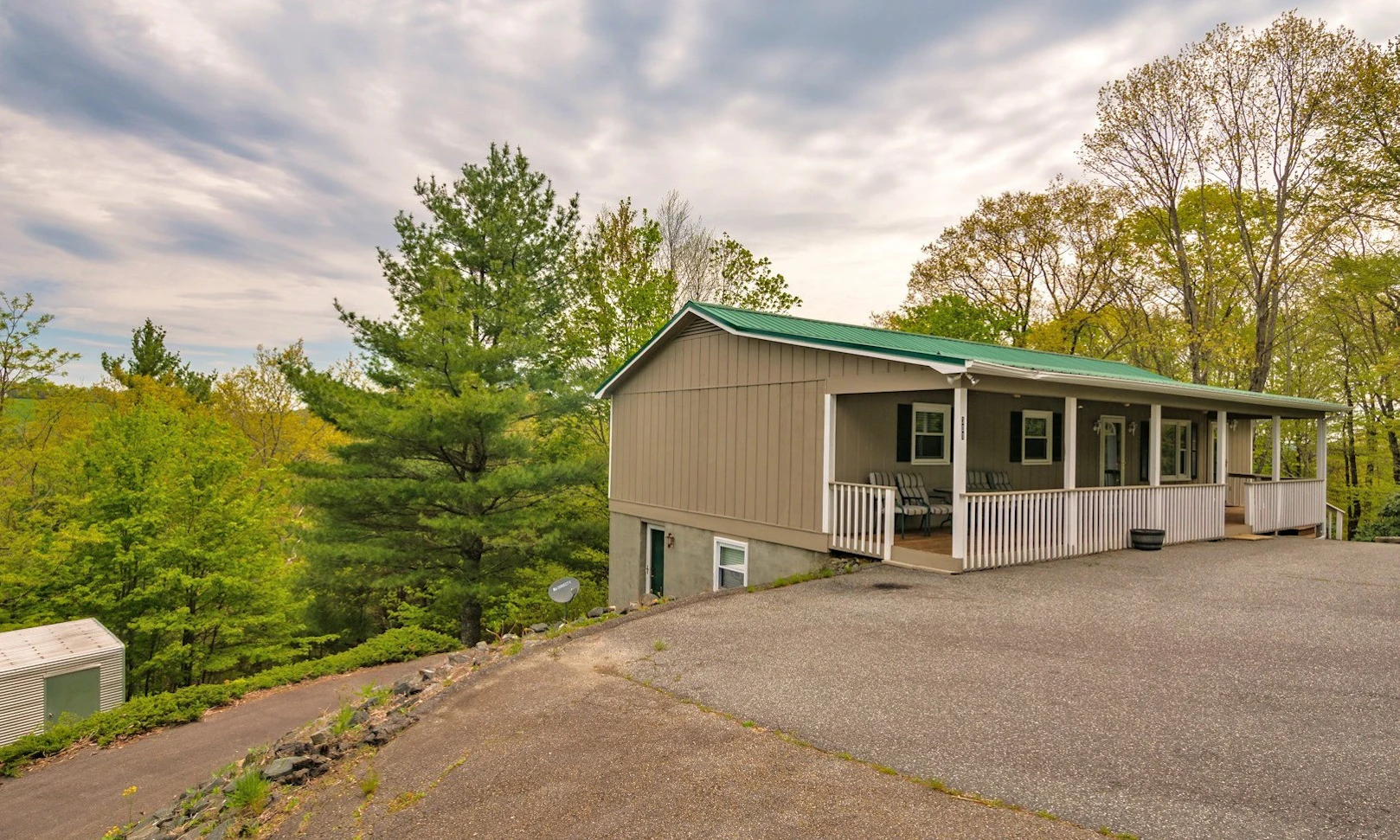 Image number 1 for the current listing