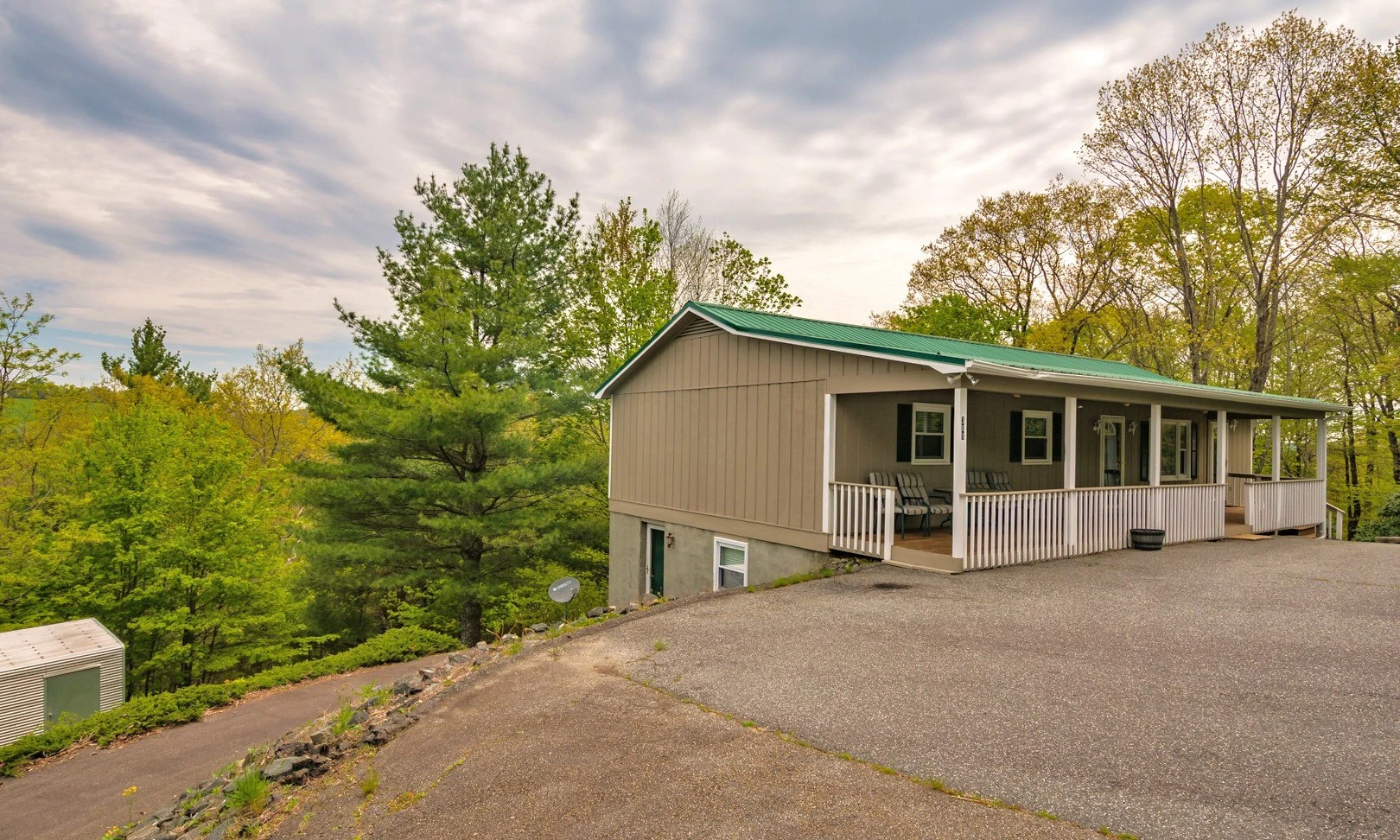 Image number 1 for the current listing