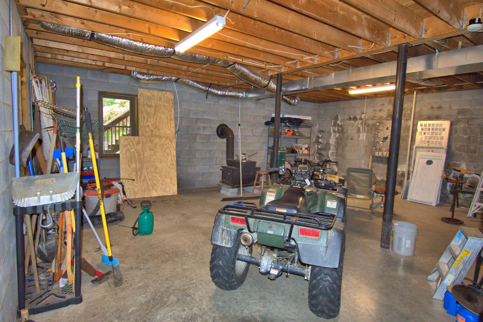 Image number 11 for the current listing