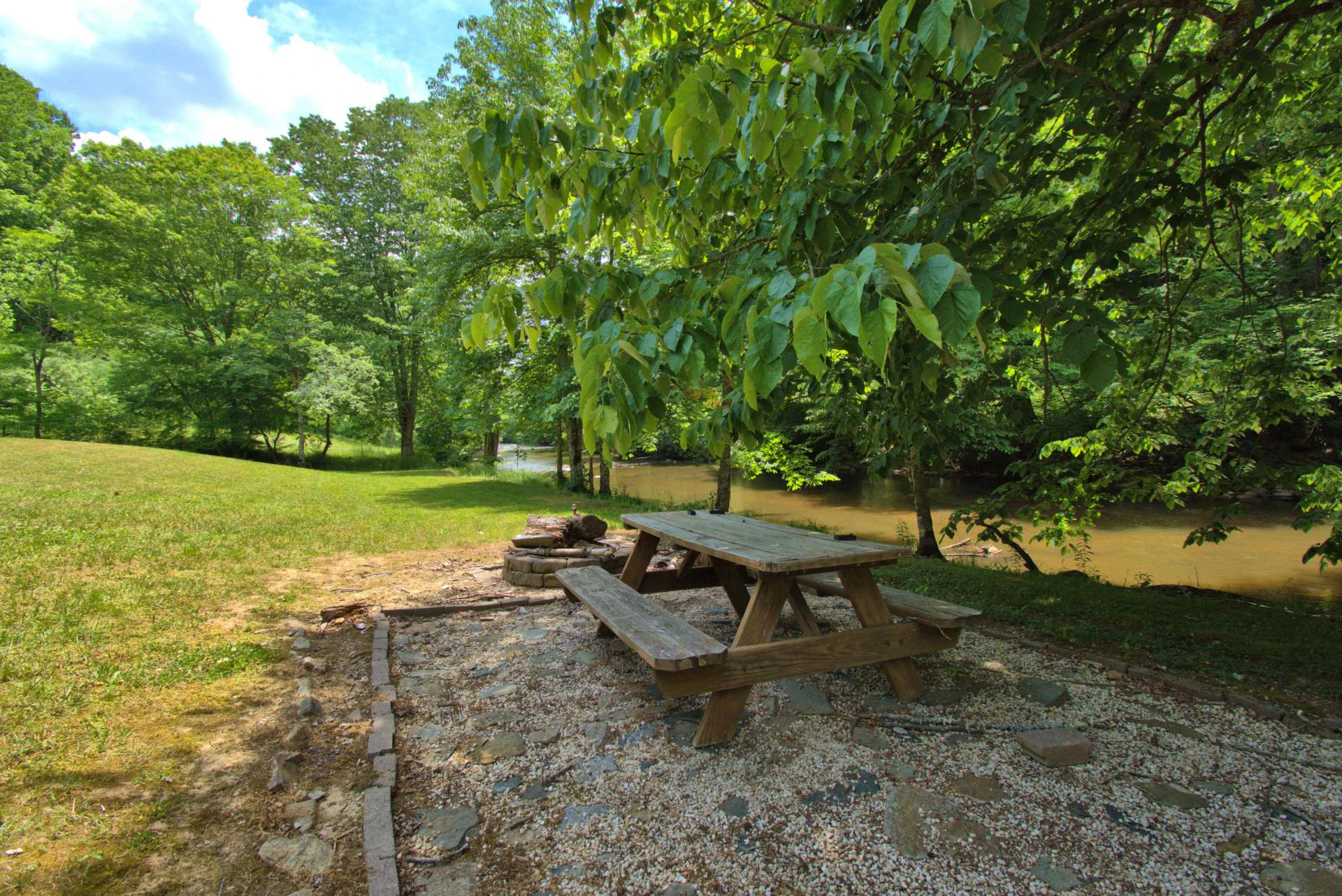 Image number 16 for the current listing