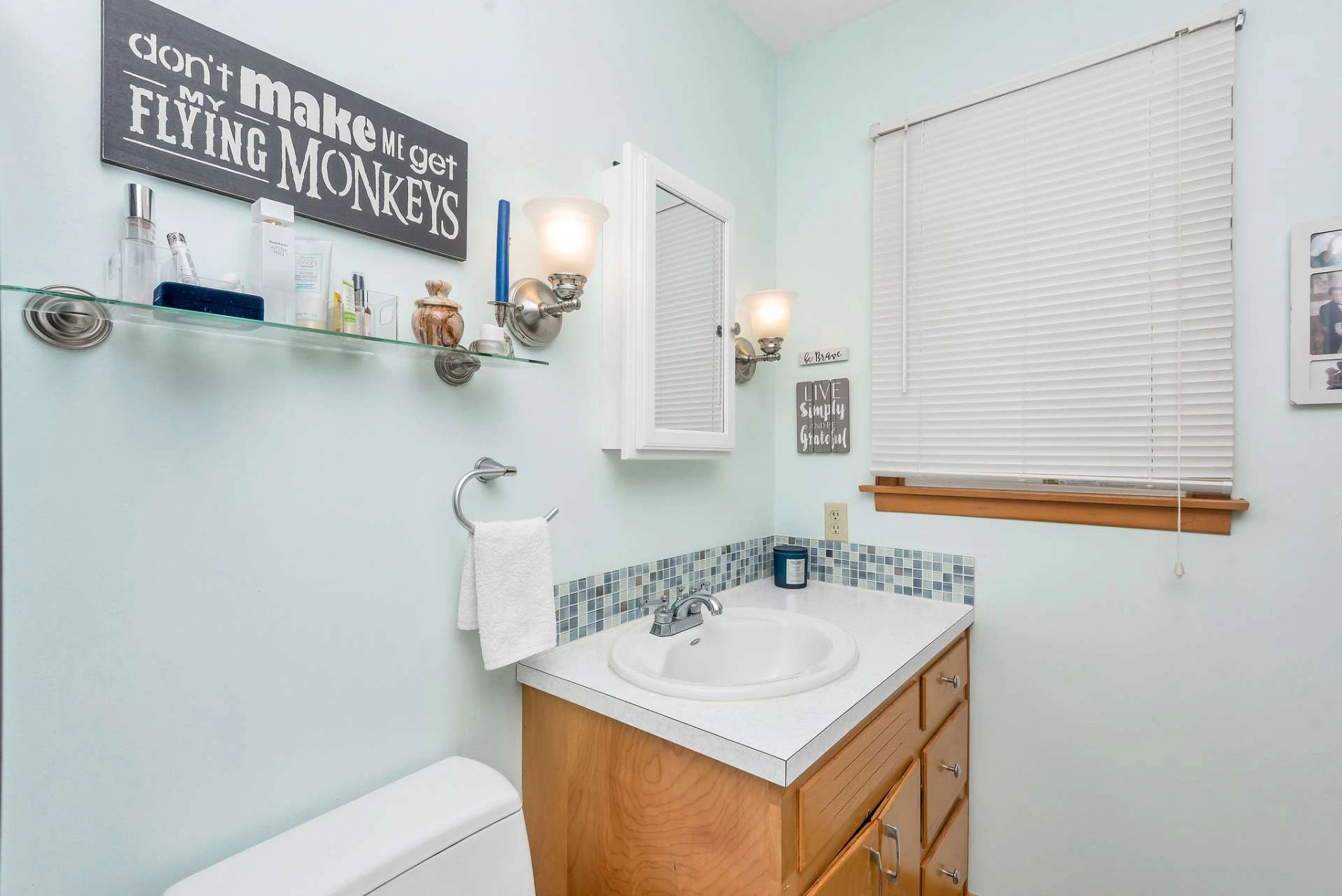Image number 6 for the current listing