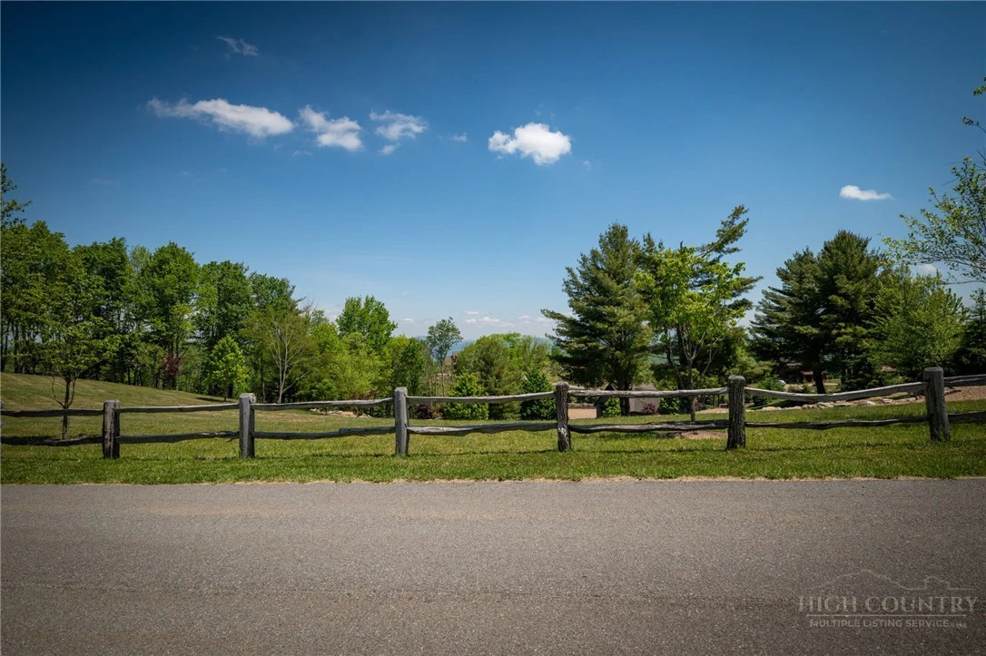 Image number 14 for the current listing