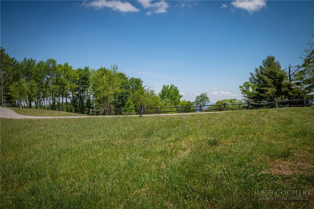 Image number 18 for the current listing