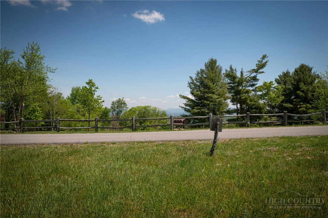 Image number 19 for the current listing