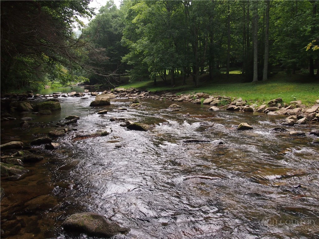 Image number 14 for the current listing