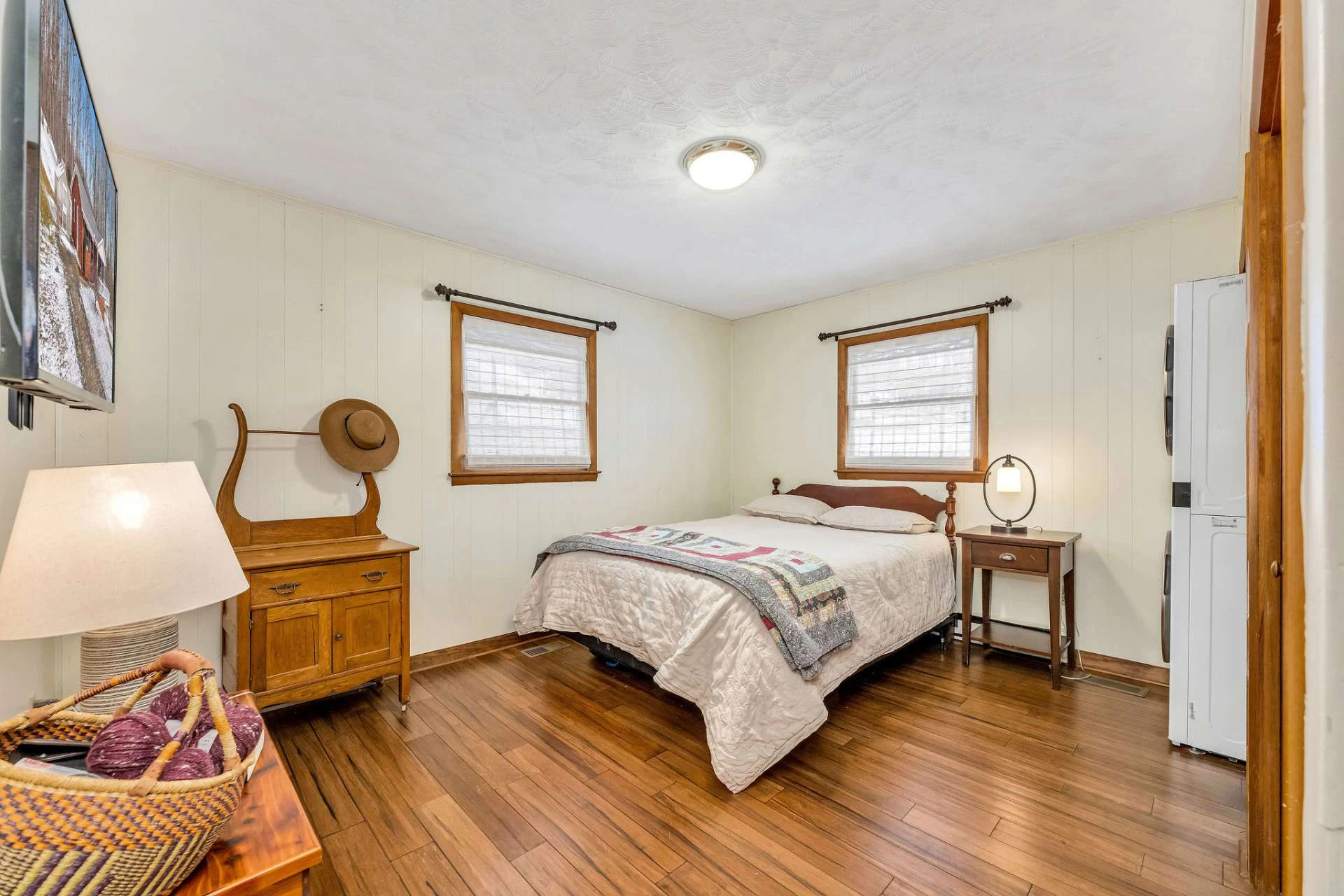 Image number 15 for the current listing