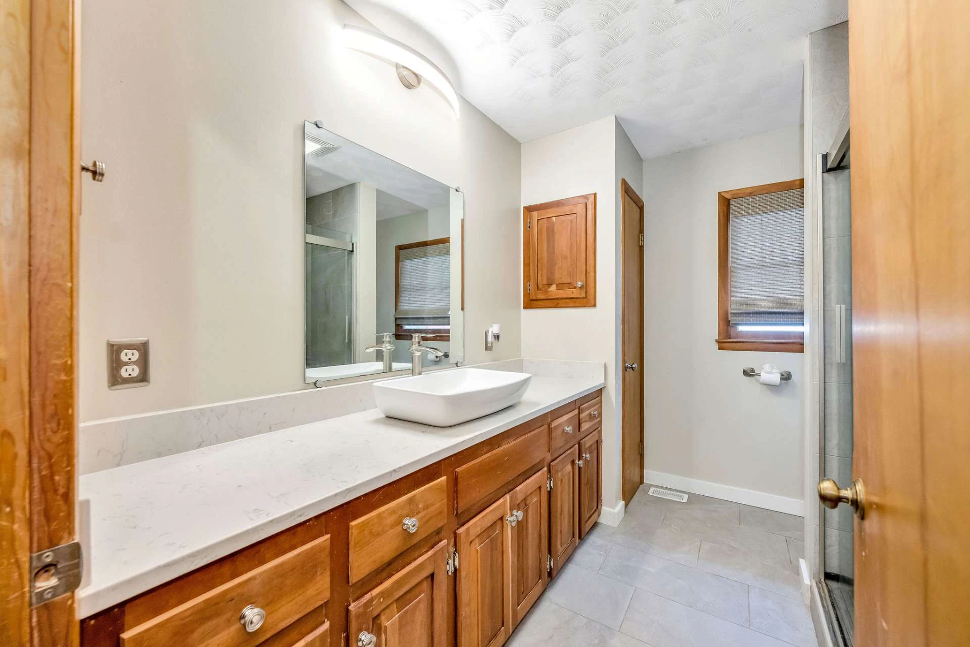 Image number 14 for the current listing