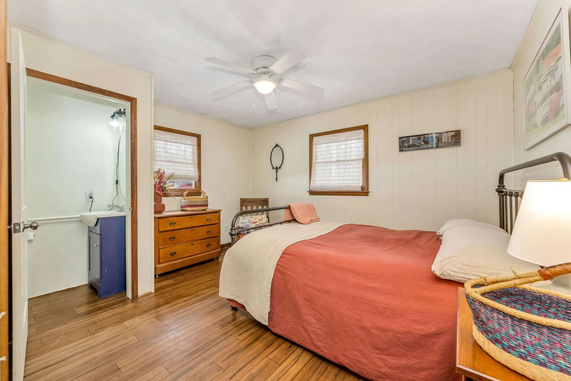 Image number 10 for the current listing