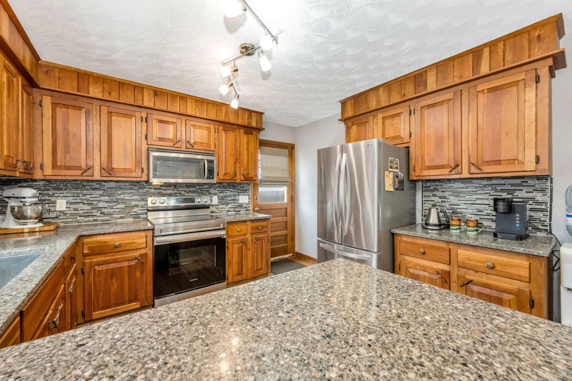 Image number 2 for the current listing
