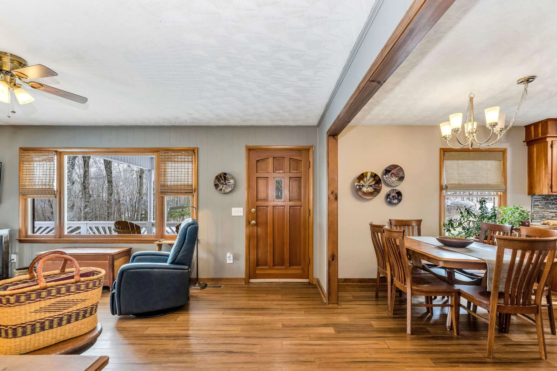 Image number 21 for the current listing