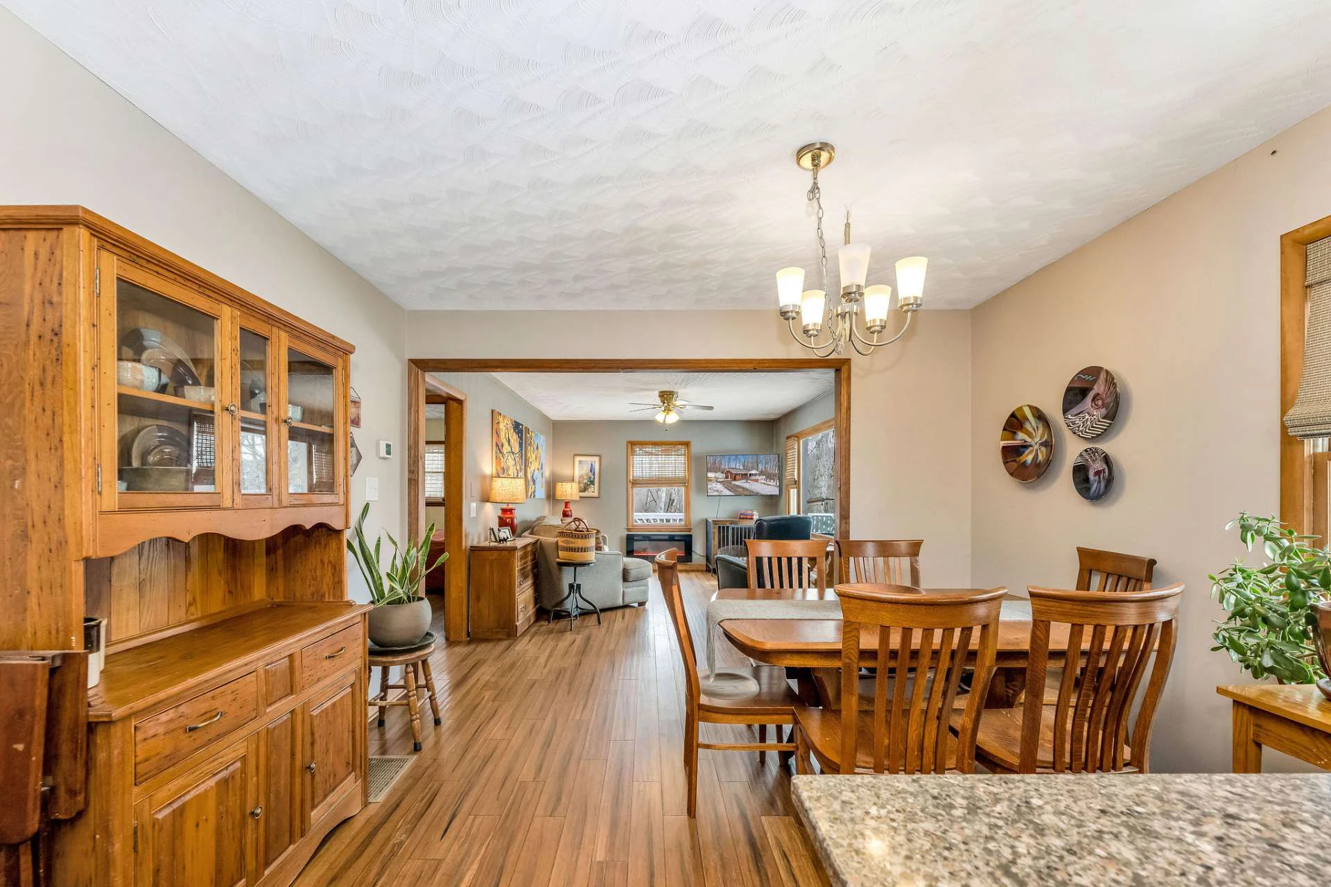 Image number 19 for the current listing