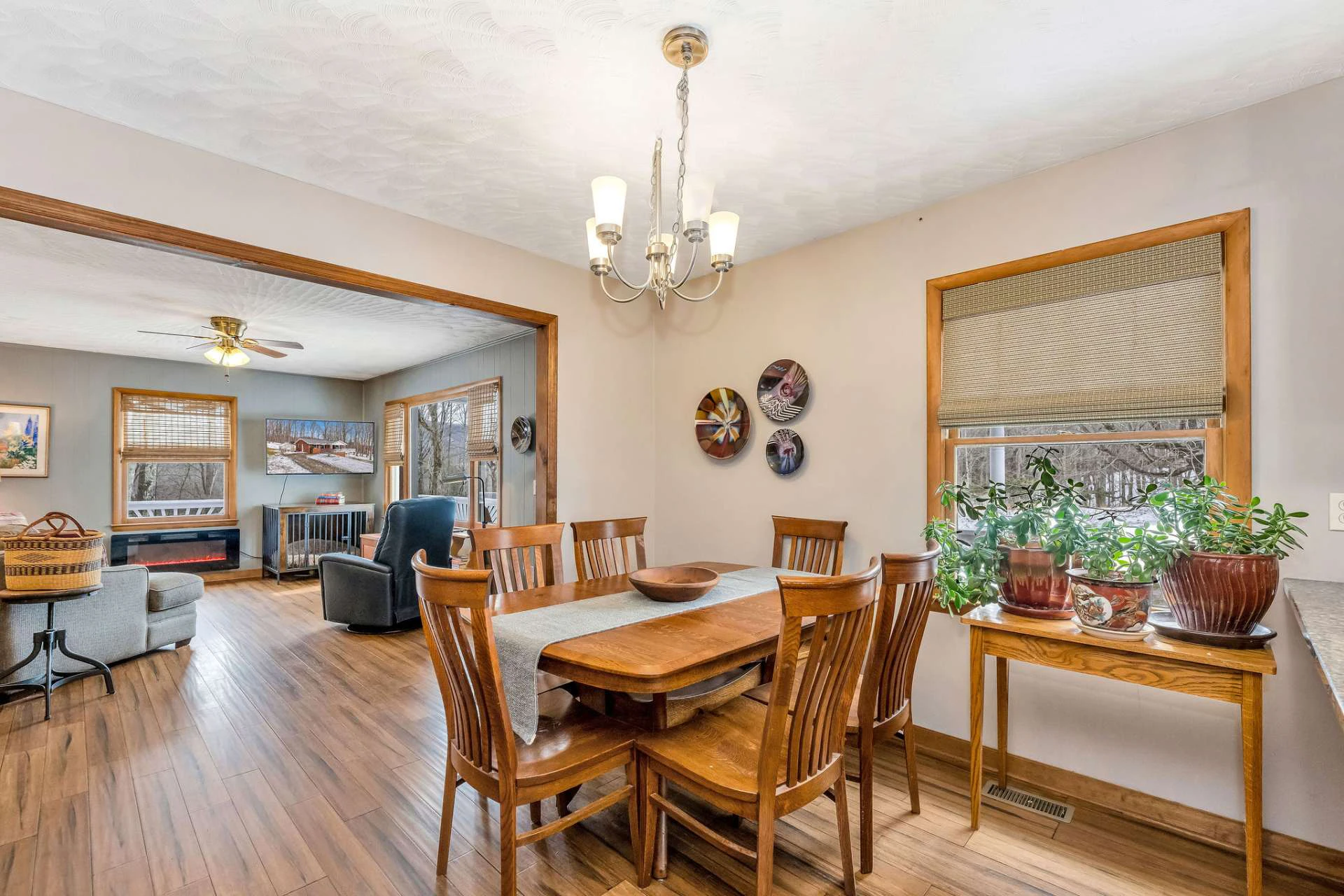 Image number 18 for the current listing