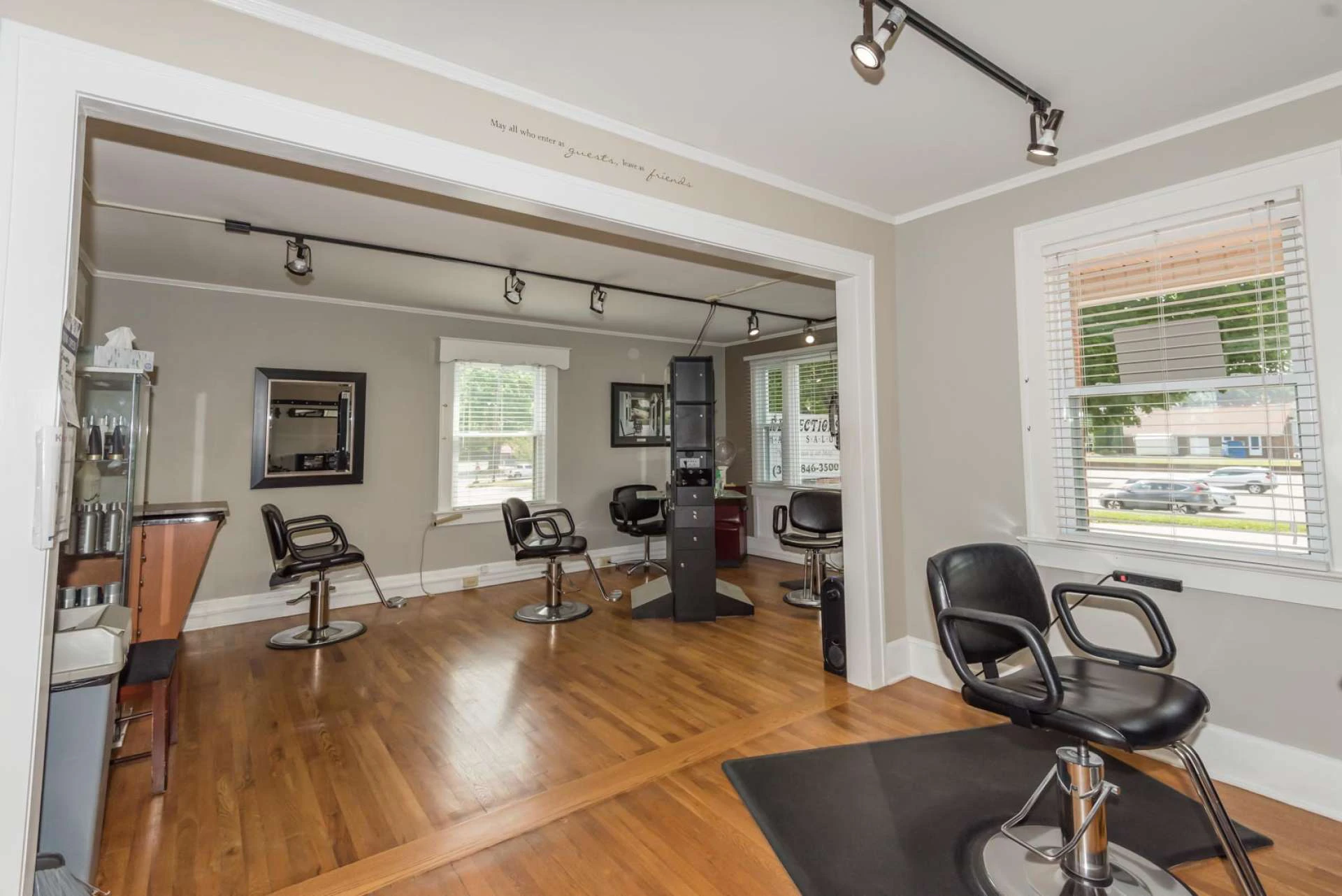 Image number 9 for the current listing