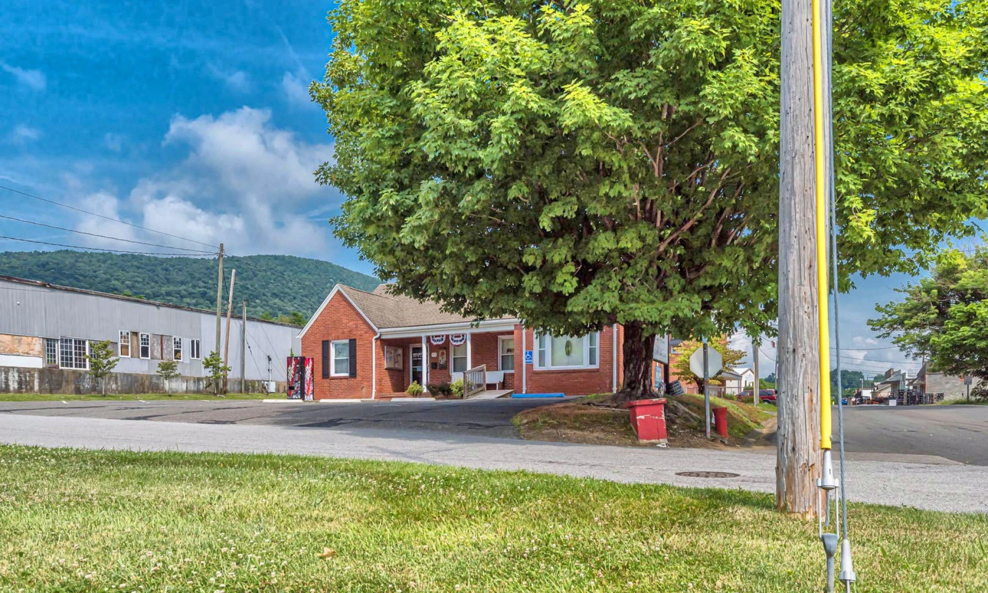 Image number 1 for the current listing