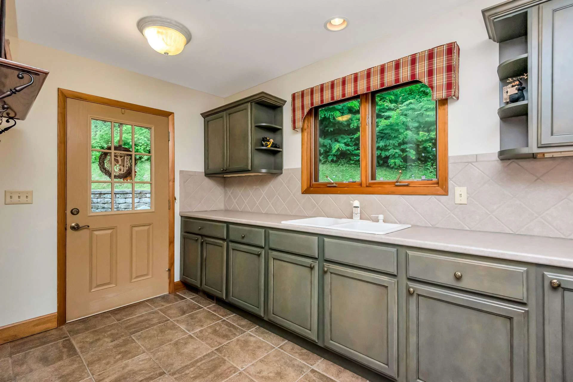 Image number 42 for the current listing