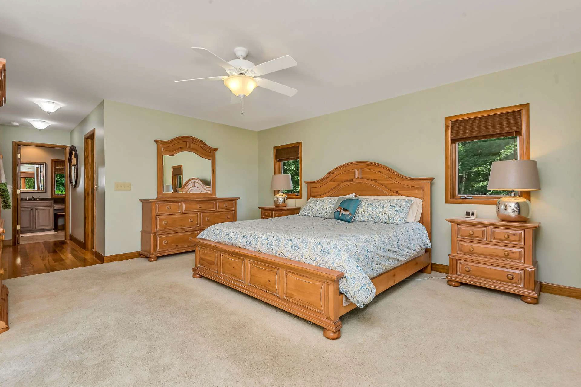 Image number 3 for the current listing