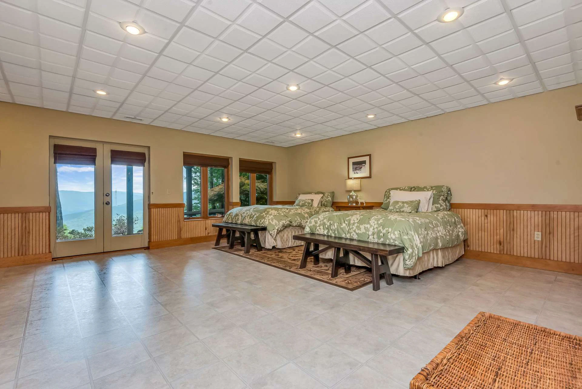 Image number 12 for the current listing