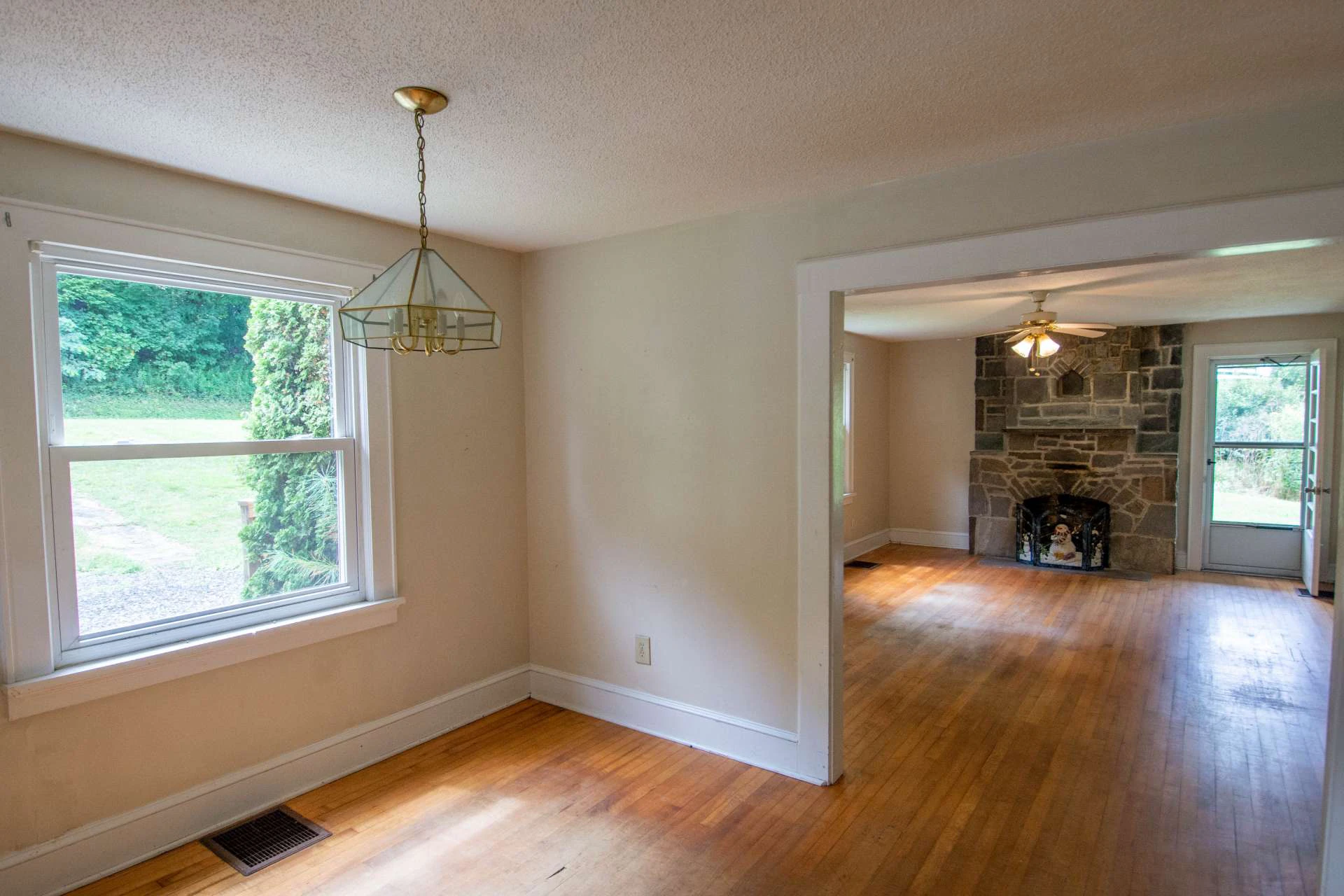 Image number 13 for the current listing