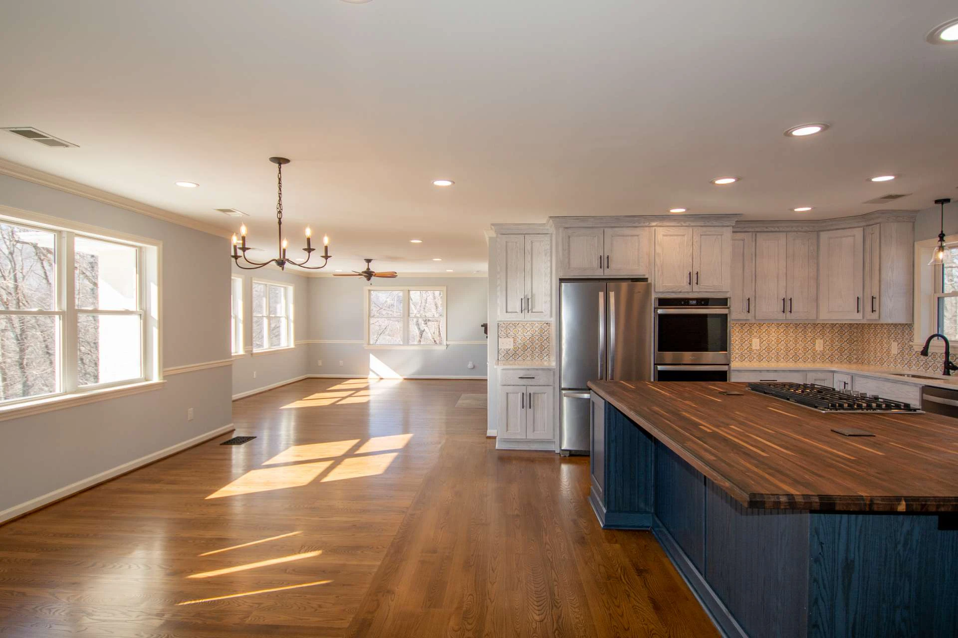 Image number 3 for the current listing