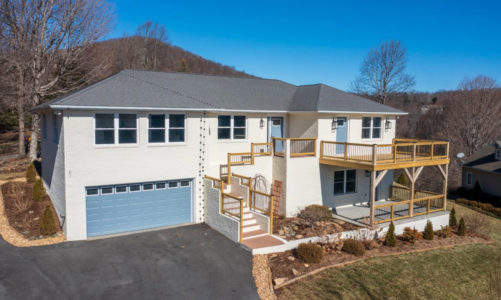 Image number 1 for the current listing