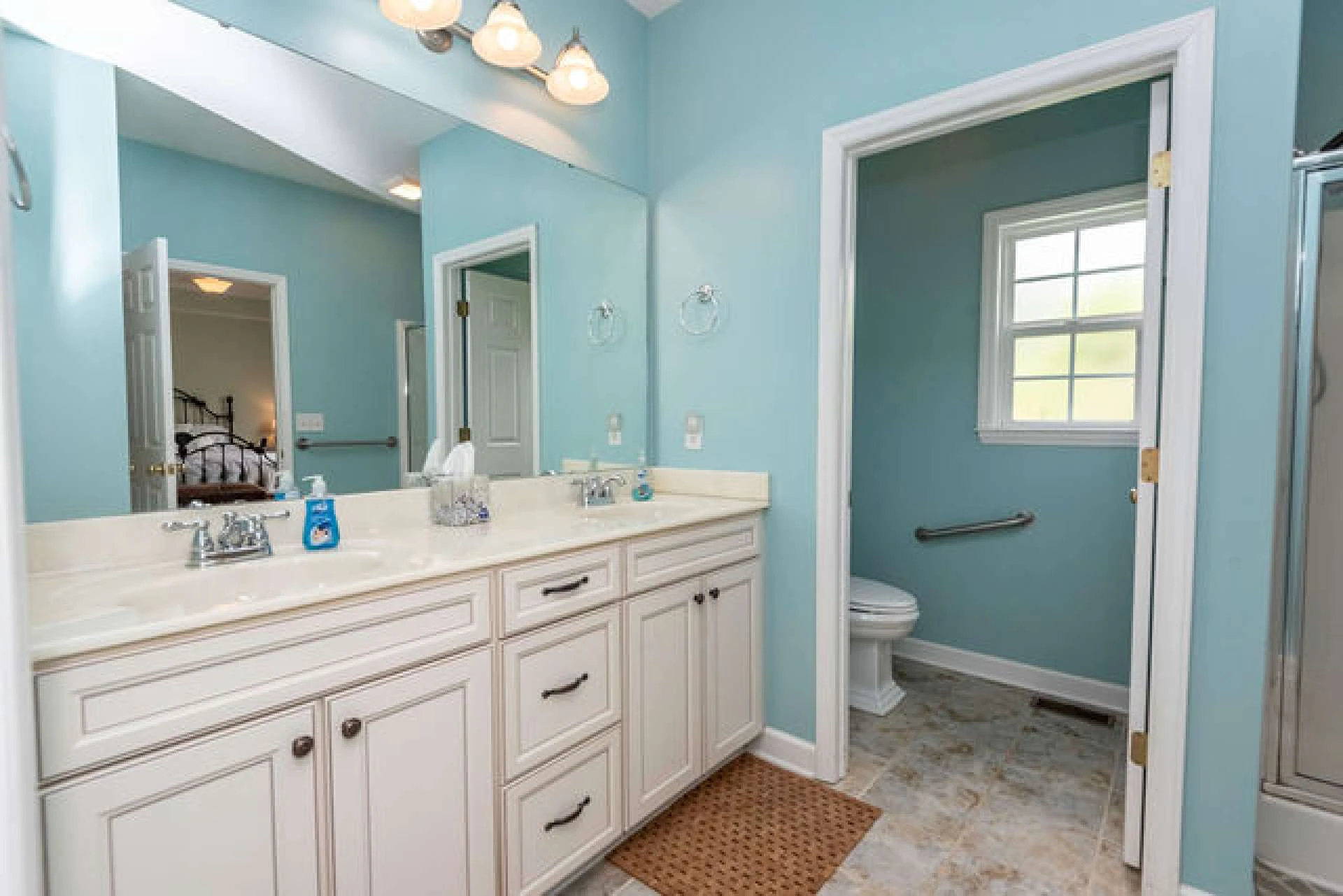Image number 3 for the current listing