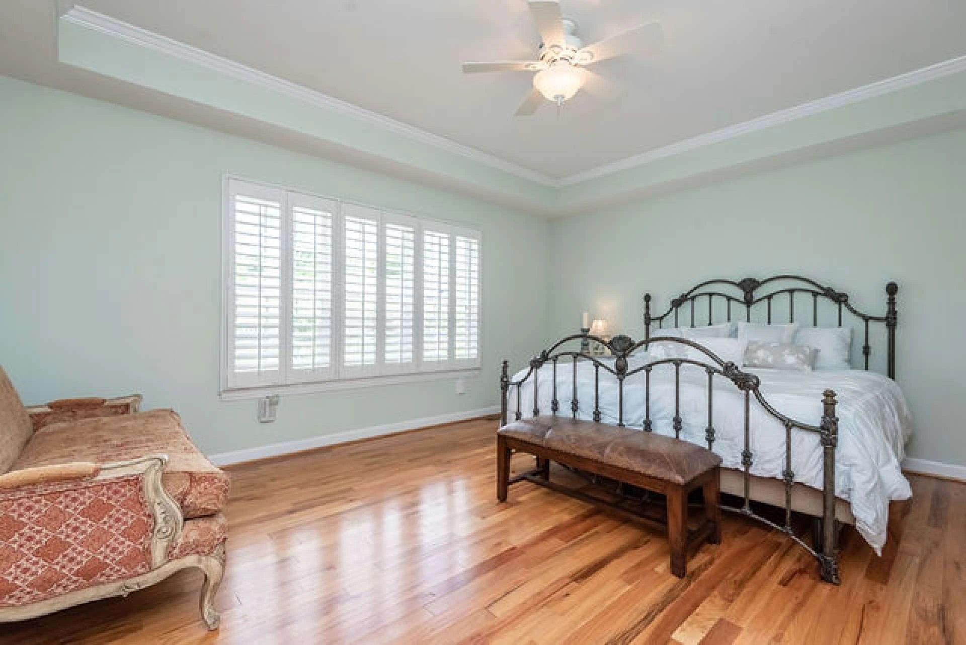 Image number 9 for the current listing