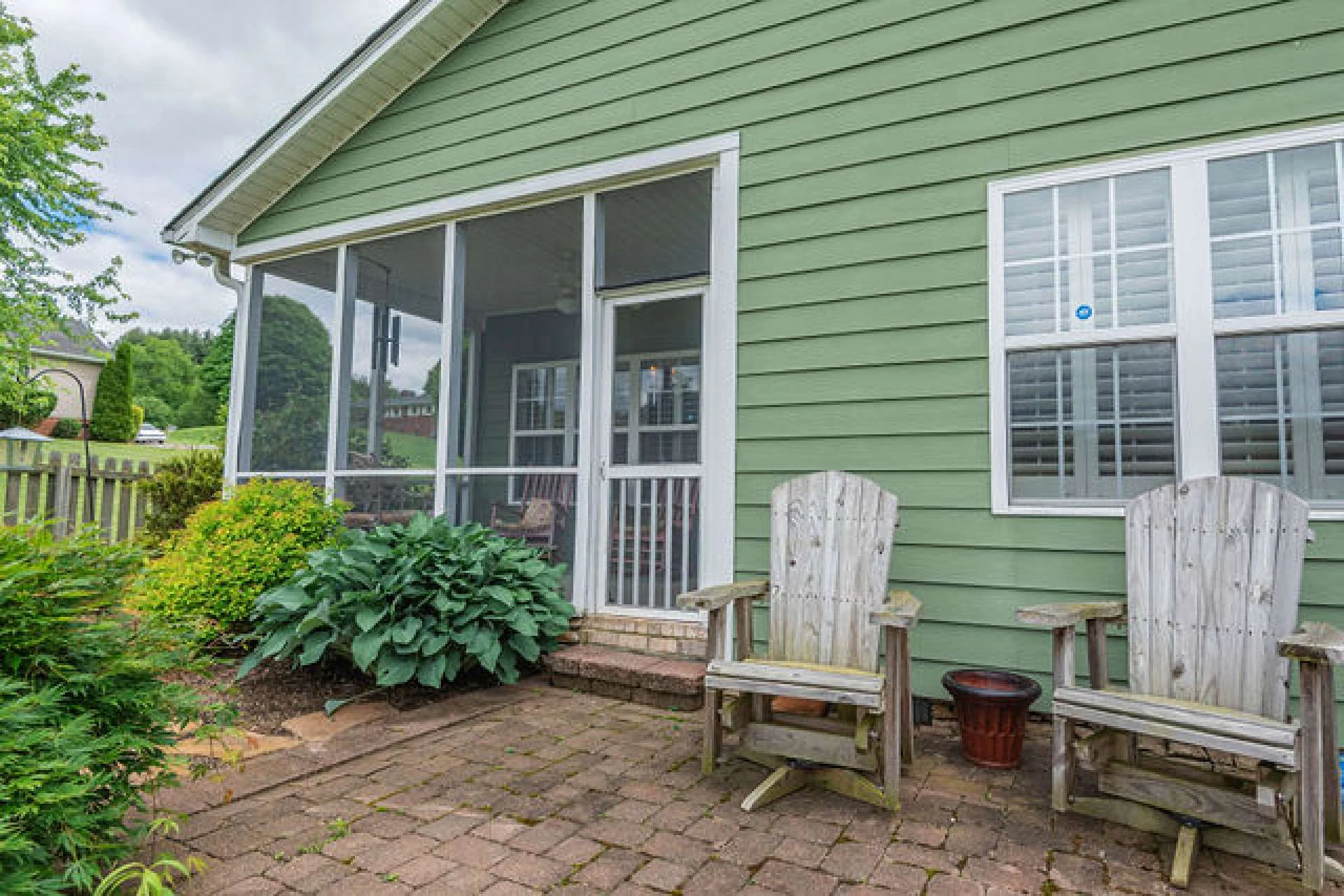 Image number 17 for the current listing
