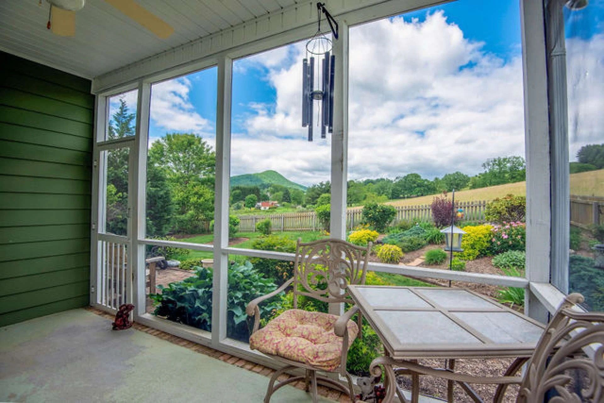 Image number 18 for the current listing