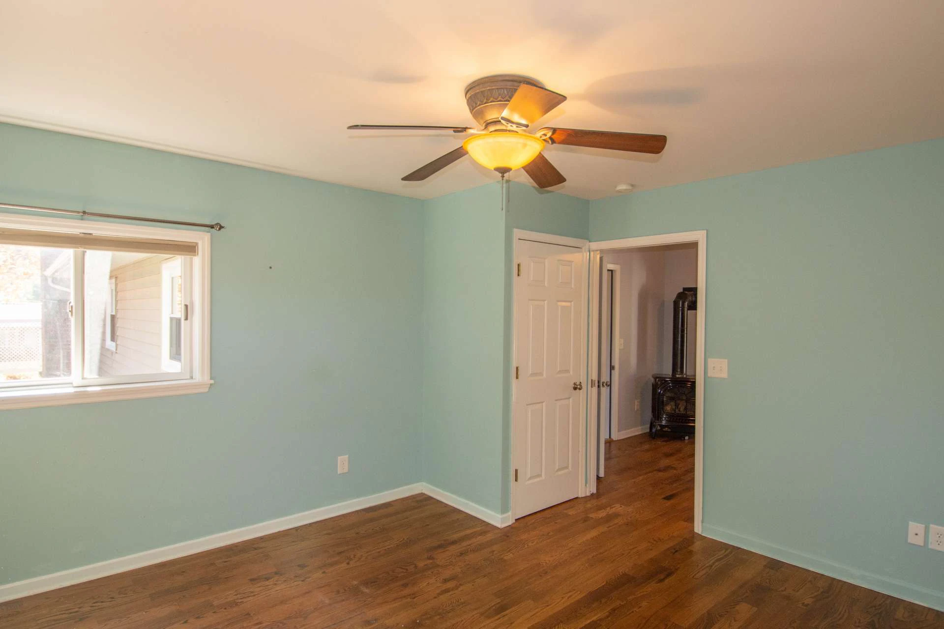 Image number 5 for the current listing