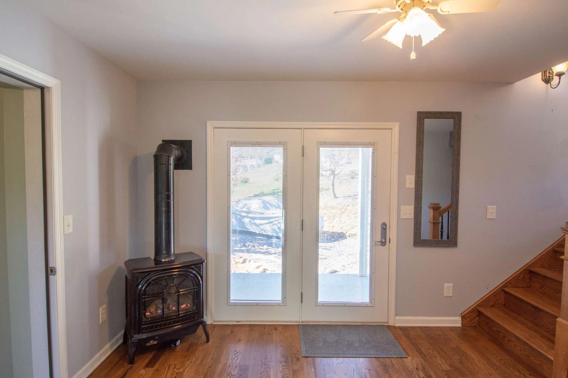 Image number 9 for the current listing