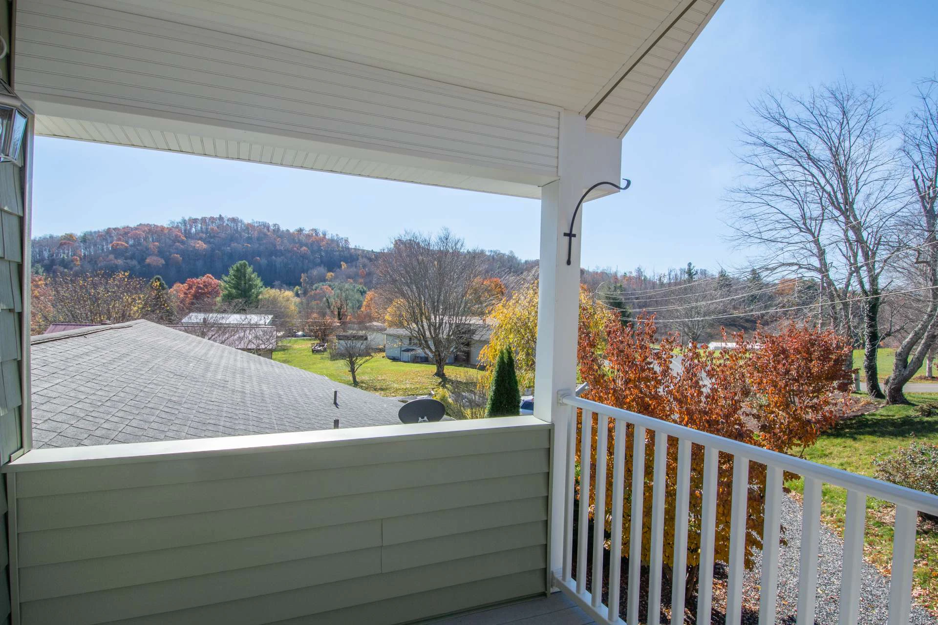 Image number 19 for the current listing